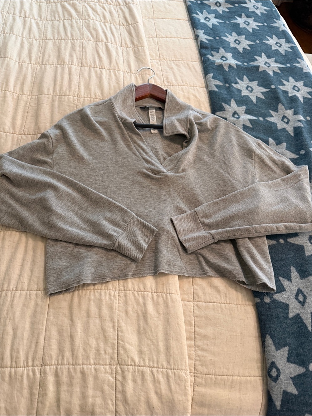 Cropped Grey V-Neck Pullover